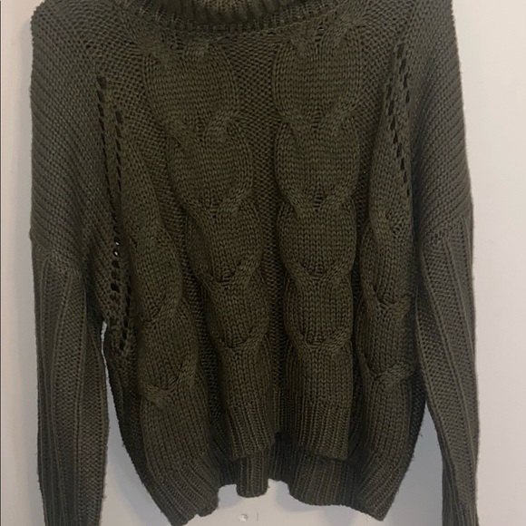 Moon & Madison Cropped Sweater - Picture 3 of 6